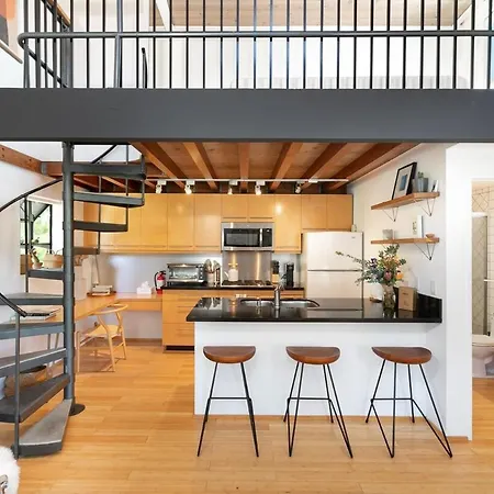 Private Venice Beach Loft - Steps To The Beach & Canals
